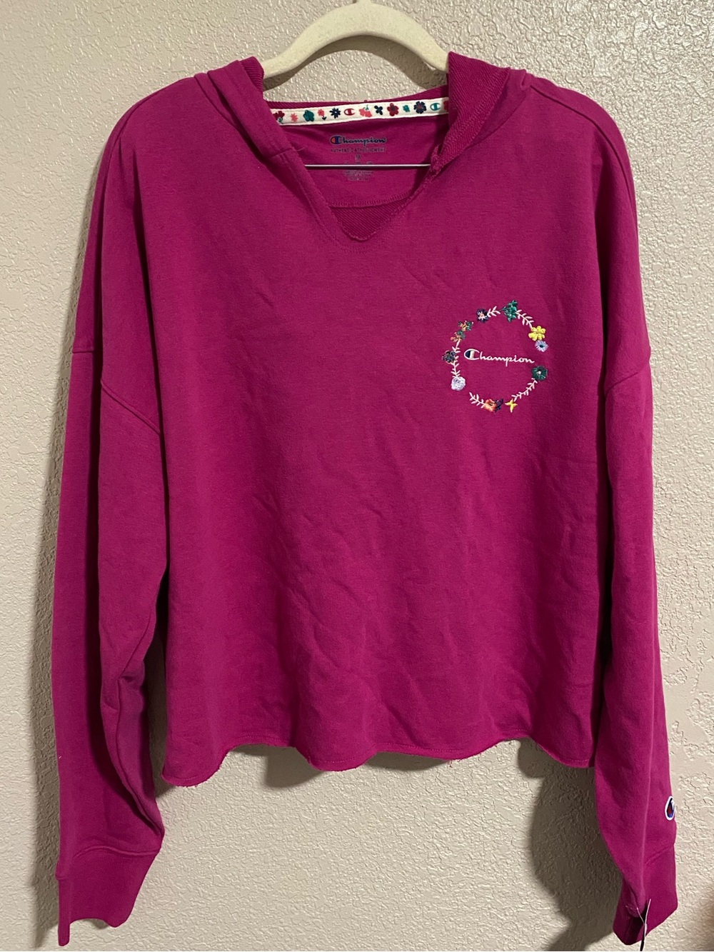 Champion Fuchsia Cropped Crewneck Sweatshirt with Floral Embroidered Wreath